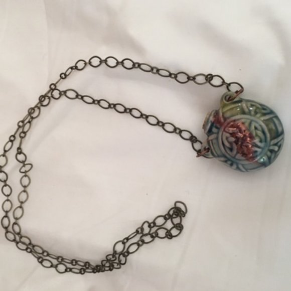 Ceramic vessel necklace - Picture 1 of 2